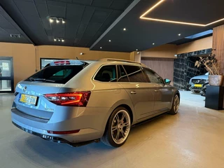 Škoda Superb Skoda Superb Combi 2.0 TDI Laurin & Klement Pano 190pk DSG - afbeelding nr 19