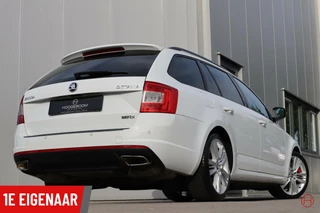 Škoda Octavia Skoda Octavia Combi 2.0 TSI RS DSG 220 PK / 1e eig / Stoelverwarming / Cruise / Xenon - afbeelding nr 3