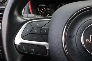 Jeep Compass Jeep Compass 4xe 240PK PHEV TRAILHAWK AUTOMAAT | NAVIGATIE | ACHTERUIRIJCAMERA | APPLE CARPLAY / ANDROID AUTO | DIGITALE COCKPIT | XENON KOPLAMPEN | 17