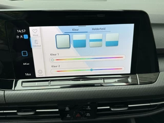 Volkswagen Golf Volkswagen Golf 1.5 eTSI R-Line Automaat | Panoramadak | LED | Black Style | Harman/Kardon HiFi | Achteruitrijcamera | Sfeerverlichting | Trekhaak afneembaar | Adaptieve cruise control | Parkeersensoren voor en achter - afbeelding nr 25