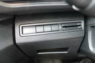 Peugeot 3008 Peugeot 3008 1.2 PureTech Allure | Automaat | Clima | Camera | Cruise - afbeelding nr 19