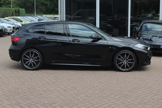 BMW 1 Serie BMW 1 Serie 118i Executive Ed. M Sport / Navigatie / Half leder / 19'' / Sportstoelen / Blackpack / Dakspoiler / Stoelverwarming / Cruise Control / Getint glas - afbeelding nr 5
