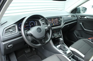Volkswagen T-Roc Clima Cruise Navi Carplay Camera 17