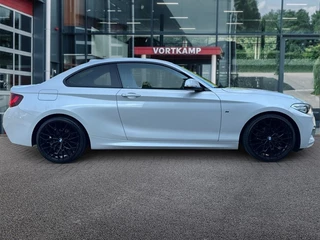 BMW 2 Serie BMW 2 Serie 218i M-PAKKET NAVI/LEDER/CRUISE/PDC/STOELVERW - afbeelding nr 4