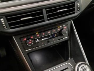 Volkswagen Polo Volkswagen Polo 1.0 TSI R-Line Sport (SCHUIFDAK, VIRTUAL COCKPIT, APPLE CARPLAY, GROOT NAVI, CLIMATE, SPORTSTOELEN, LED KOPLAMPEN, PARKEERSENSOREN, GETINT GLAS, NIEUWE APK, NIEUWSTAAT) - afbeelding nr 11