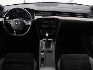 Volkswagen Passat Volkswagen Passat 1.4 TSI R Line | Trekhaak | 360 camera |  Stoelverwarming | Leder/Alcantara | Carplay | Adaptive cruise | Navigatie | Full LED | Virtual Cockpit - afbeelding nr 8