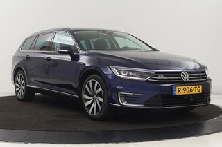 Volkswagen Passat Volkswagen Passat 1.4 TSI PHEV GTE | Head-Up | Stoelverwarming | 360 camera | Trekhaak | Keyless | Carplay | Dynamic Chassis Control | Full LED | Massage | Navigatie | Active Info Display - afbeelding nr 41