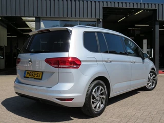 Volkswagen Touran Volkswagen Touran 1.2 TSI CON. SERIES ,,SOUND'' / Camera / Wegklap.haak / Stoelverwarming / - afbeelding nr 2