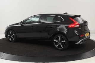 Volvo V40 Volvo V40 2.0 T4 Sport | Stoelverwarming | Full LED |  Navigatie | Leder/Alcantara | Climate control | Parkeerhulp | Cruise control | R Design - afbeelding nr 2
