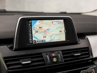 BMW 2 Serie BMW 2 Serie Active Tourer 218i High Executive Sportline (PANORAMADAK, DEALER ONDERHOUDEN, NAVIGATIE, CAMERA, STOELVERWARMING, SPORTSTOELEN, CRUISE, TREKHAAK, PARKEERSENSOREN, NIEUWE APK, NIEUWSTAAT) - afbeelding nr 9