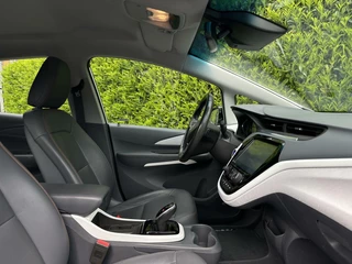 Opel Ampera-e Opel Ampera-e Business executive 60 kWh, NL AUTO, NAP, BOSE, LEDER, NAVI, CRUISE, KEYLESS, CAMERA, DODEHOEK, ECC-AIRCO, STOEL/STUURVERWARMING, LICHTMETAAL 17