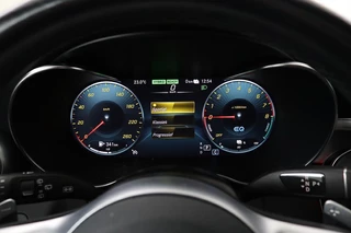 Mercedes-Benz C-Klasse Mercedes-Benz C-klasse 300e AMG | Panoramadak | Stoelverwarming |  360 camera | Trekhaak | Carplay | Dodehoek detectie | Matrix LED | Navigatie | Half leder - afbeelding nr 19
