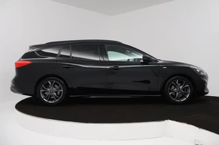 Ford Focus Ford Focus Wagon 1.5 EcoBoost ST Line Business (PARKEERSENSOREN, TREKHAAK, STOELVERWARMING, NAVIGATIE, NL-AUTO) - afbeelding nr 11