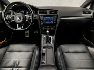 Volkswagen Golf Volkswagen Golf 1.4 TSI GTE Sport 204Pk Automaat (APPLE CARPLAY, NAVIGATIE, CLIMATE, LEDEREN SPORTSTOELEN, PARKEERSENSOREN, GETINT GLAS, CRUISE, NIEUWE APK, NIEUWSTAAT) - afbeelding nr 6