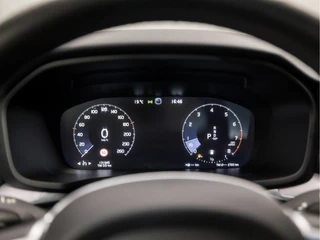 Volvo V60 164Pk Automaat (APPLE CARPLAY, GROOT NAVI, CAMERA, ADAPTIVE CRUISE, SPORTSTOELEN, TREKHAAK, PARKEERSENSOREN, DAB+, NIEUWE APK, NIEUWSTAAT) - afbeelding nr 20