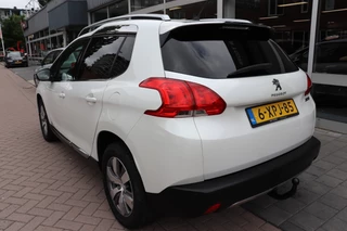 Peugeot 2008 Peugeot 2008 1.2 PureTech Allure. Navigatie, trekhaak, dealer onderhouden. - afbeelding nr 9