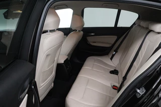 BMW 1 Serie BMW 1-serie 118i High Executive Automaat (GROOT-NAVIGATIE, STOELVERWARMING, LED, LEDER, CAMERA, GOED ONDERHOUDEN) - afbeelding nr 24