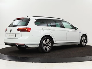 Volkswagen Passat Volkswagen Passat 1.4 TSI PHEV GTE | Stoelverwarming | Massage |  Carplay | Camera | Adaptive cruise | Matrix LED | Navigatie | Memory | Sfeerverlichting - afbeelding nr 38