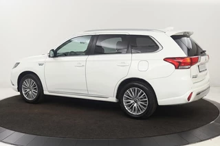 Mitsubishi Outlander Mitsubishi Outlander 2.4 PHEV Intense+ | Schuifdak | Leder | Stoel & stuurverwarming | 360 camera | Navigatie | Carplay | Full LED | Standkachel - afbeelding nr 2