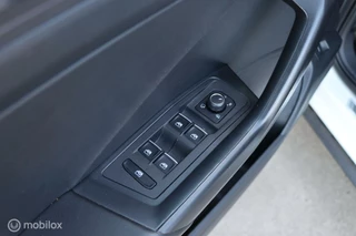 Volkswagen T-Roc Volkswagen T-Roc 1.5 TSI R-Line / Navi / Pano / Beats audio - afbeelding nr 27