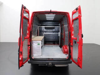 Volkswagen Crafter Volkswagen Crafter 2.0TDI 177PK DSG Automaat L3H3 | Navigatie | Camera | Airco | 3000Kg Trekhaak - afbeelding nr 4