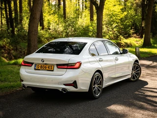 BMW 3 Serie BMW 3-serie Sedan 320d 191PK xDrive Aut Sportstoelen Virtual H/K HUD - afbeelding nr 13