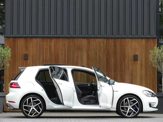 Volkswagen Golf Volkswagen Golf TSI GTE 245PK / GTI R Perf. ed. / LED - afbeelding nr 4