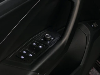 Volkswagen T-Roc Volkswagen T-Roc 1.5 TSI 150PK R-LINE EVO IQ LIGHT ALCANTARA ELEK.KLEP CARPLAY STOEL/STUUR VERW. 18