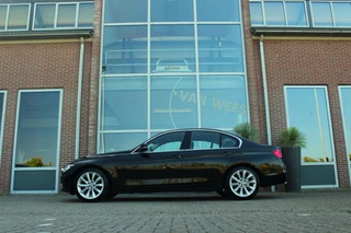 BMW 3 Serie ➡️ BMW 3-serie 320i F30 Centennial High Executive Sedan Facelift | 184 pk | NL auto | 2e eigenaar | 4 cilinder | LED | Leer | Navi | Camera | Sporstuur | Cruise control | Climate control - afbeelding nr 5