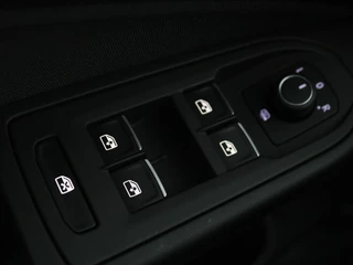 Volkswagen Golf Volkswagen Golf 1.0 TSI Life | Stoel & stuurverwarming | Carplay |  Adaptive cruise | Navigatie | Sfeerverlichting | Full LED | Parkeerhulp | Getint glas - afbeelding nr 29