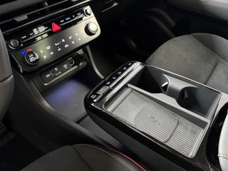 Hyundai Tucson Hyundai Tucson NIEUWE AUTO 1.6 T-GDI PHEV 252PK 4WD N-LINE SKY PANO. 360.CAMERA ELEK.KLEP ELEK.STOEL/GEHEUG.VERWARMD SUBWFR 19''LMV ZWARTE HEMEL HEADUP STOELKOELING STUURVERW. PLUG IN HYBRIDE - 5 JAAR GARANTIE 4X4 - afbeelding nr 15