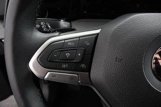 Volkswagen Golf Volkswagen Golf 1.5 eTSI 150pk Style | Sfeer verlichting | Navigatie | Climate control | Camera | Adaptive Cruise control | Led | Parkeer sensoren | Lichtmetalen Velgen - afbeelding nr 15