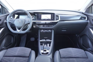 Opel Grandland Opel Grandland 1.2 Turbo Ultimate Automaat / Camera / Stoel- en stuurverwarming / Navi / Alcantara - afbeelding nr 11