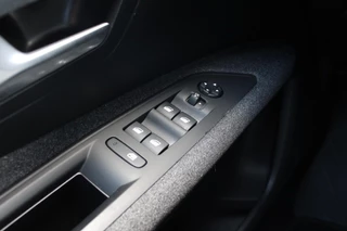 Peugeot 3008 Peugeot 3008 1.2 PureTech Blue Lease Executive | Distributieriem Vervangen! | Navigatie | Climate Control | Cruise Control | Parkeersensoren | Lichtmetalen Velgen | - afbeelding nr 18