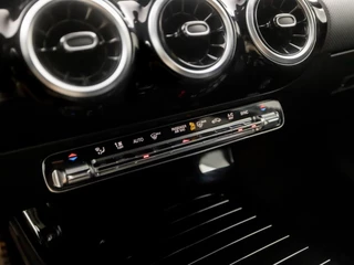 Mercedes-Benz A-Klasse Automaat (APPLE CARPLAY, GROOT NAVI, CAMERA, LEDER/ALCANTARA, DIAMOND GRILL, SPORTSTOELEN, STOELVERWARMING, GETINT GLAS, WIDESCREEN, NIEUWE APK, NIEUWSTAAT) - afbeelding nr 9