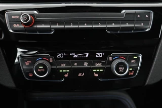 BMW X1 BMW X1 sDrive20i M Sport | Leder | Head-Up |  Stoelverwarming | Camera | Full LED | Sportstoelen | Navigatie | Park Assist | DAB - afbeelding nr 15