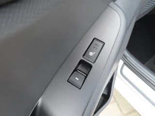 Hyundai IONIQ Hyundai IONIQ 1.6 GDI PHEV Premium Leder Open Dak Trekhaak 2019 - afbeelding nr 17