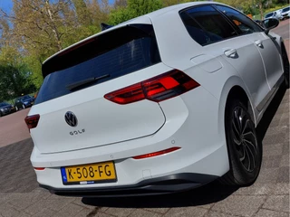 Volkswagen Golf 1.5 TSI 131pk 1st Edition | Origineel NL | Navi | Apple Carplay+Android Auto | Clima | Adap.Cruise | Led Koplampen | Stoel+Stuurwielverwarming | Rijstrook+Licht+Regensensor | Privacy Glass - afbeelding nr 46