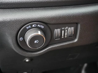 Chrysler Pacifica Chrysler Pacifica 3.6 V6 Hybrid 7 PERSOONS | ZEER LUXE UITGERUST | PANO | 360 CAMERA | LEDER+ STOELVENTILATIE+STOELVERWARMING - afbeelding nr 37