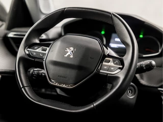 Peugeot 2008 Peugeot 2008 1.2 PureTech Sport (APPLE CARPLAY, GROOT NAVI, 360 CAMERA, STOELVERWARMING, LANE ASSIST, SPORTSTOELEN, LED KOPLAMPEN, CRUISE, NIEUWE APK, NIEUWSTAAT) - afbeelding nr 19