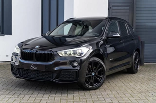 BMW X1 xDrive20i M-SPORT 192 PK PANO / HUD / CAMERA