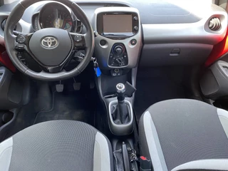 Toyota Aygo Toyota Aygo 1.0 VVT-i x-play Lm.Velgen.Camera.Airco.Electr.pakket.Apple carplay - afbeelding nr 7