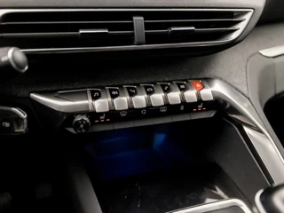 Peugeot 5008 Peugeot 5008 1.2 Puretech Sport 7 Persoons (APPLE CARPLAY, GROOT NAVI, LEDER, STOELVERWARMING, 360 CAMERA, SPORTSTOELEN, KEYLESS, GETINT GLAS, TREKHAAK, DAB+, NIEUWE APK, NIEUWSTAAT) - afbeelding nr 9