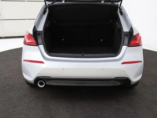 BMW 1 Serie BMW 1-serie 118i M Sport | Trekhaak | Carplay | Navigatie |  Sportstoelen | Half leder | Full LED | Climate control | Parkeerhulp - afbeelding nr 10