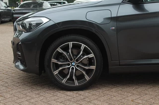 BMW X1 BMW X1 xDrive25e Executive Ed. M Sport / Trekhaak / Panoramadak / Camera / Head-up / Leder / 19'' / Navigatie / Stoelverwarming / DAB / Cruise Control - afbeelding nr 14
