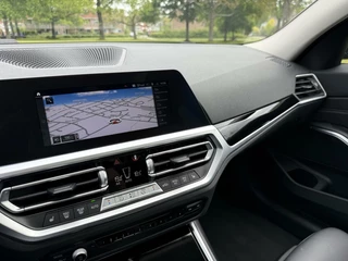 BMW 3 Serie BMW 3-serie Touring 320d High Executive Edition Mild-Hybrid - afbeelding nr 17