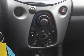 Toyota Aygo Toyota Aygo 1.0 VVT-i x-play / Camera / Navigatie / 15'' / Bluetooth / Airco - afbeelding nr 26