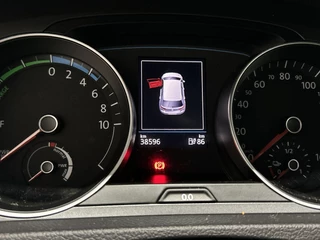 Volkswagen e-Golf | Lederen Bekleding | Zwarte Velgen | Privacy Glass | Lage km. stand! | SoH (batterijcheck) 86,4 % score! - afbeelding nr 11