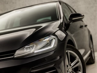 Volkswagen Golf Volkswagen Golf 1.5 TSI R-Line Sport 150Pk Automaat (VIRTUAL COCKPIT, APPLE CARPLAY, GROOT NAVI, CAMERA, LED KOPLAMPEN, ALCANTARA, ADAPTIVE CRUISE, LM VELGEN, DAB+, NIEUWE APK, NIEUWSTAAT) - afbeelding nr 18