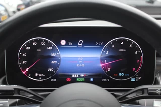 Mercedes-Benz C-Klasse Mercedes-Benz C-Klasse 180 AMG Line / Camera / Leder&Alcantara / 18'' / Navigatie / DAB / Dodehoek / Stoelverwarming / Cruise Control - afbeelding nr 18